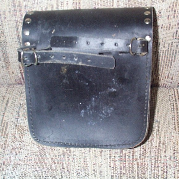 Motorcycle handlebar leather bag - Picture 2 of 4